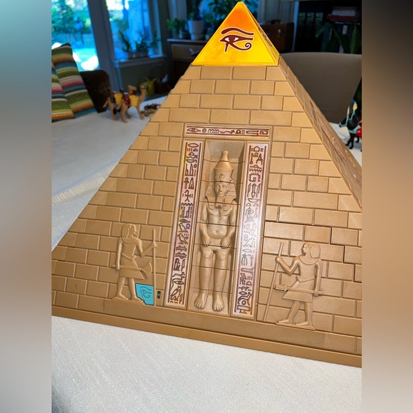 Playmobil 4240 Egyptian Pyramid History Set
Retired 2009
Accessories included - Picture 8 of 11